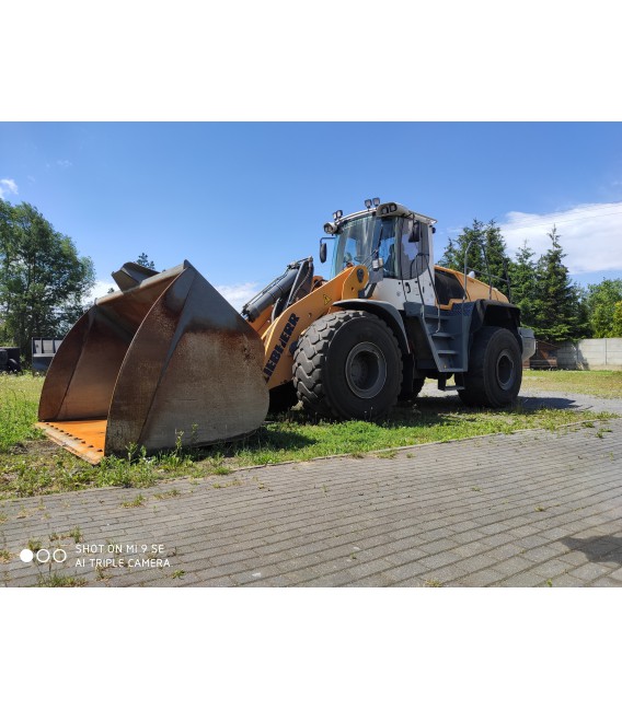 Ładowarka kołowa marki LIEBHERR L576 III B