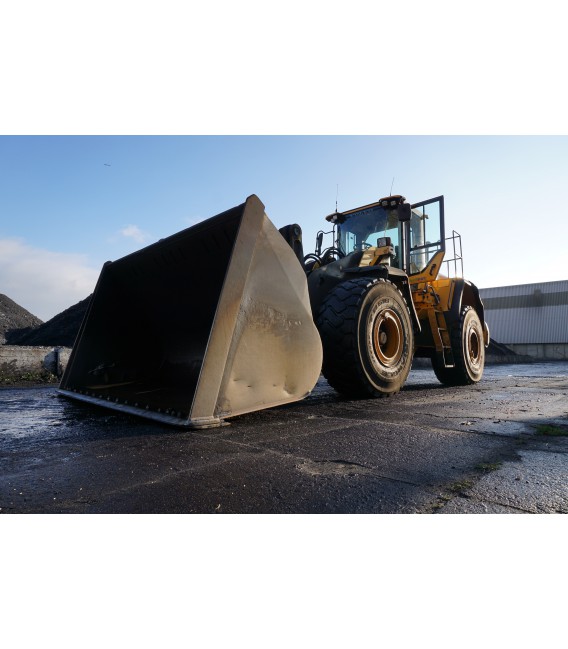 Ładowarka kołowa marki VOLVO L180G